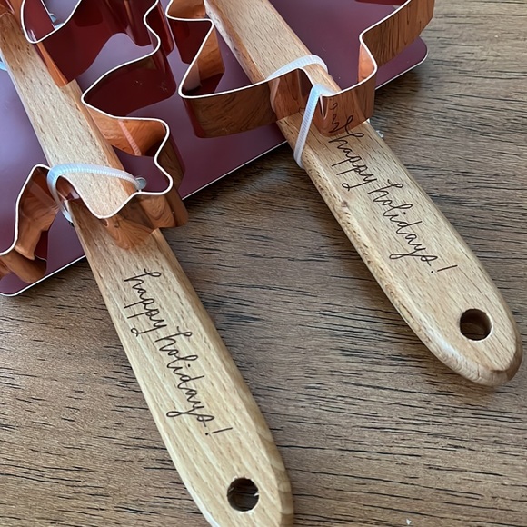 Rae Dunn spatula and cookie cutter set - Picture 2 of 5